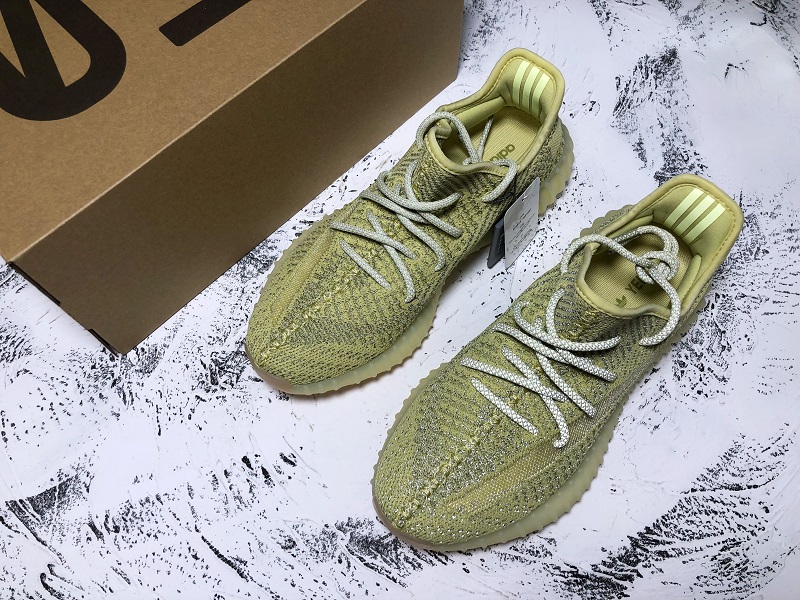 ad*s Y**zy boost 350 v2 antlia (reflective)