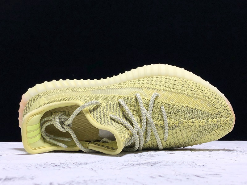 ad*s Y**zy boost 350 v2 antlia (reflective)
