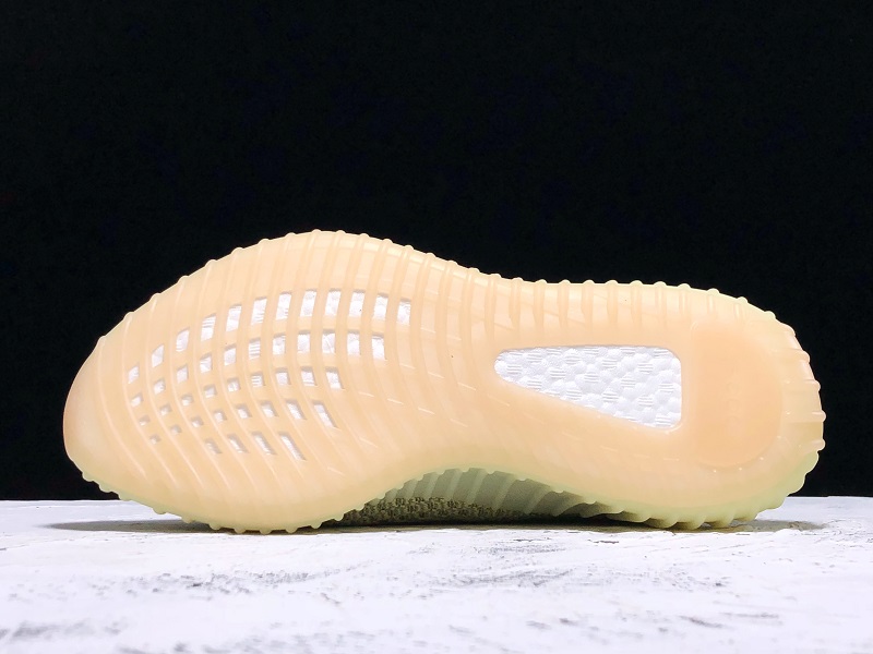 ad*s Y**zy boost 350 v2 antlia (reflective)