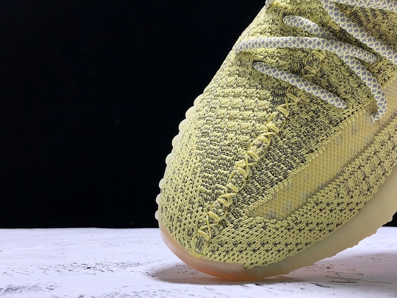 ad*s Y**zy boost 350 v2 antlia (reflective)