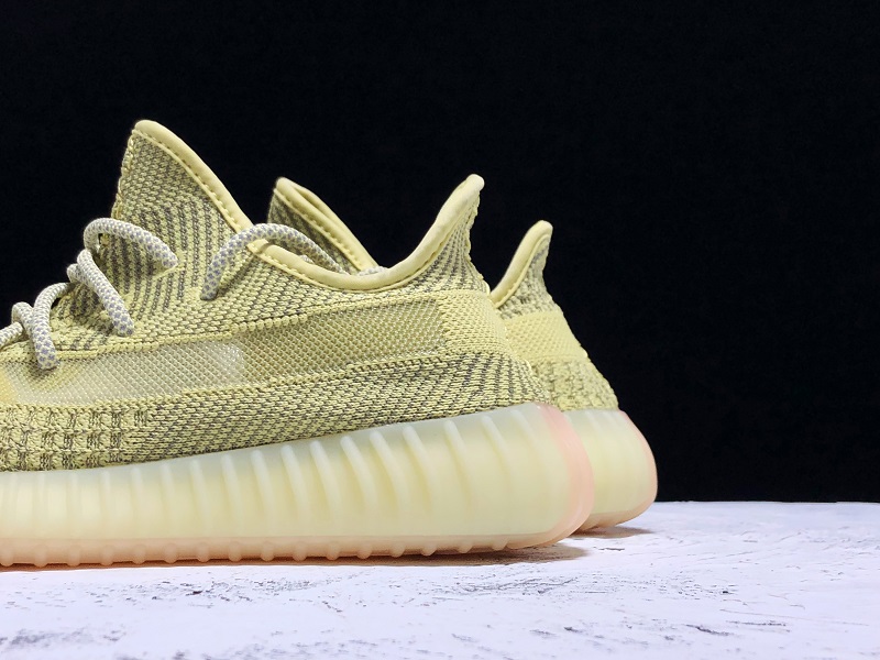 ad*s Y**zy boost 350 v2 antlia (reflective)
