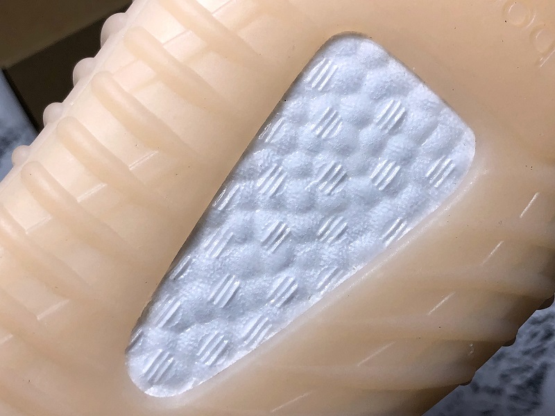 ad*s Y**zy boost 350 v2 synth (reflective)