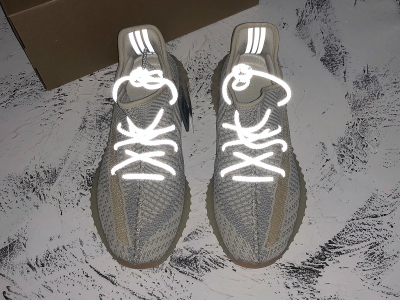 ad*s Y**zy boost 350 v2 lundmark (non reflective)