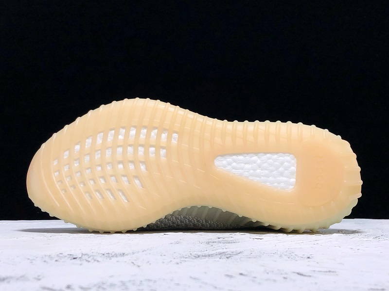 ad*s Y**zy boost 350 v2 lundmark (non reflective)