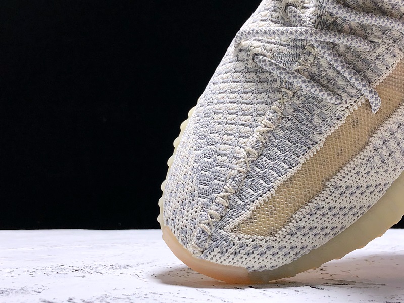 ad*s Y**zy boost 350 v2 lundmark (non reflective)