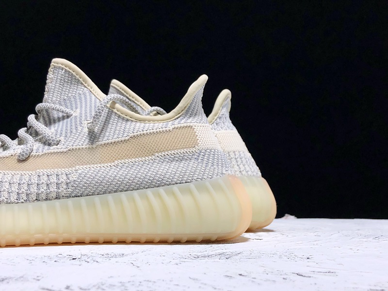 ad*s Y**zy boost 350 v2 lundmark (non reflective)