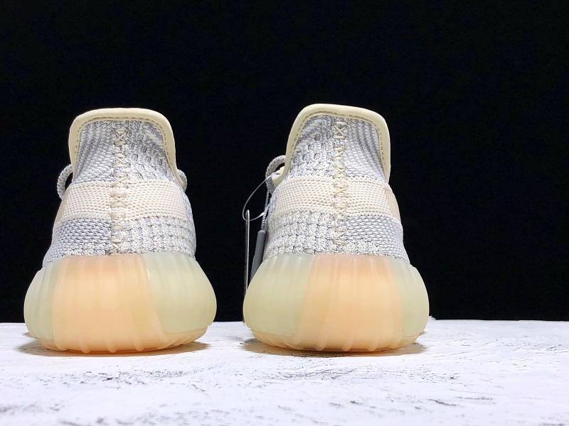 ad*s Y**zy boost 350 v2 lundmark (non reflective)