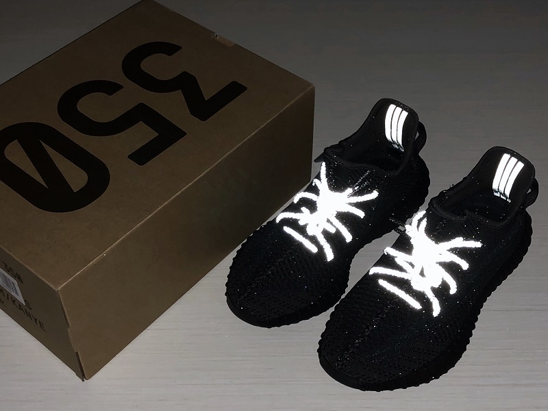 ad*s Y**zy boost 350 v2 black (non-reflective)