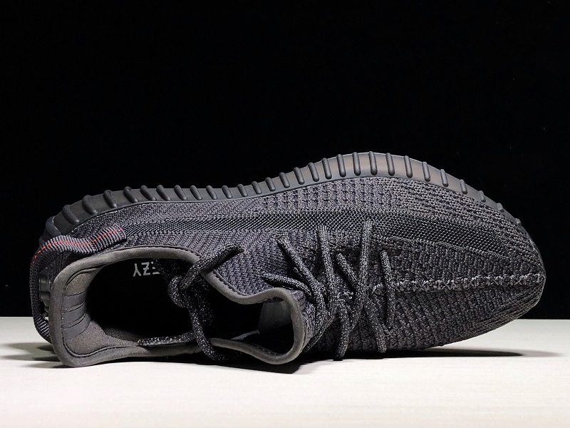 ad*s Y**zy boost 350 v2 black (non-reflective)