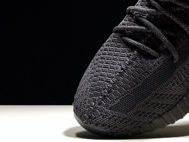 ad*s Y**zy boost 350 v2 black (non-reflective)