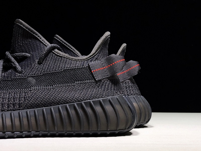 ad*s Y**zy boost 350 v2 black (non-reflective)