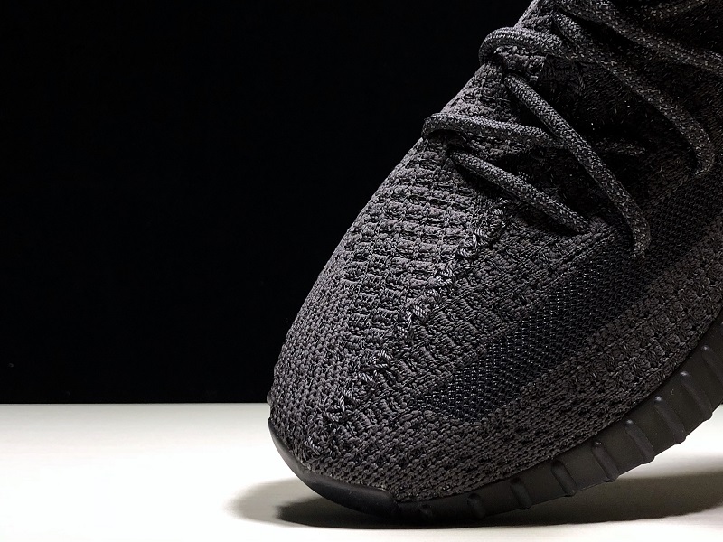 ad*s Y**zy boost 350 v2 static black (reflective)