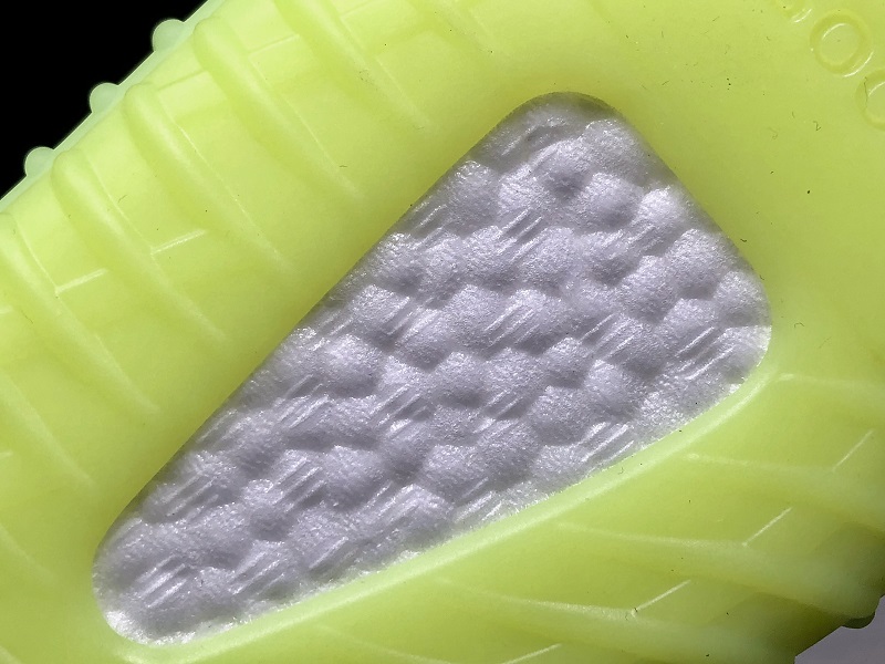 ad*s Y**zy boost 350 v2 glow