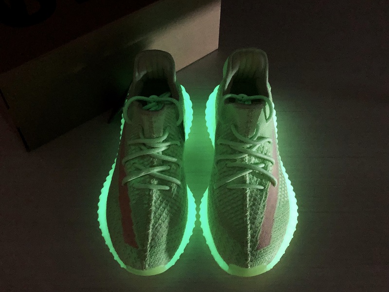 ad*s Y**zy boost 350 v2 glow