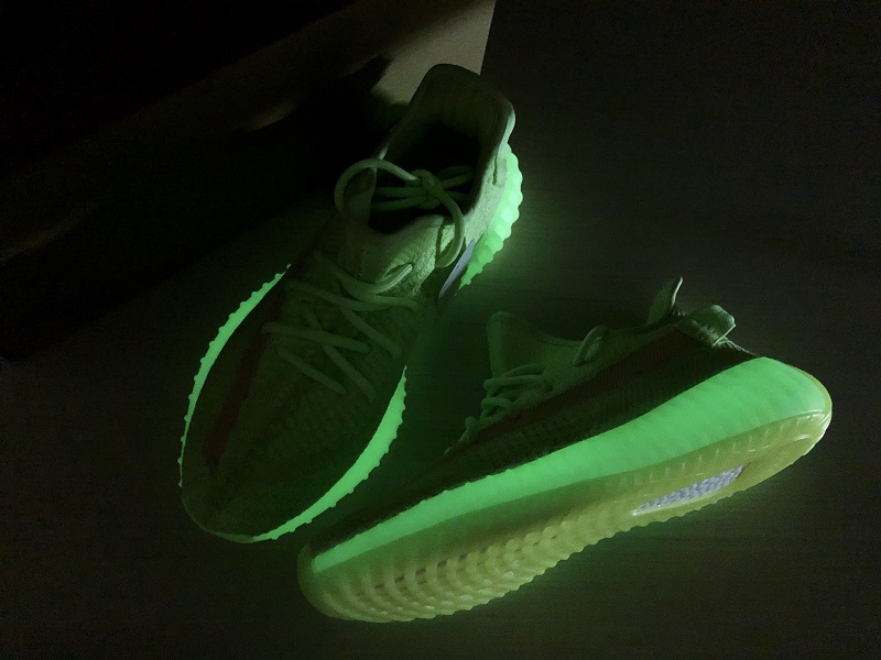 ad*s Y**zy boost 350 v2 glow