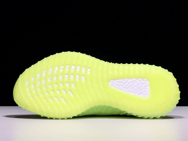 ad*s Y**zy boost 350 v2 glow