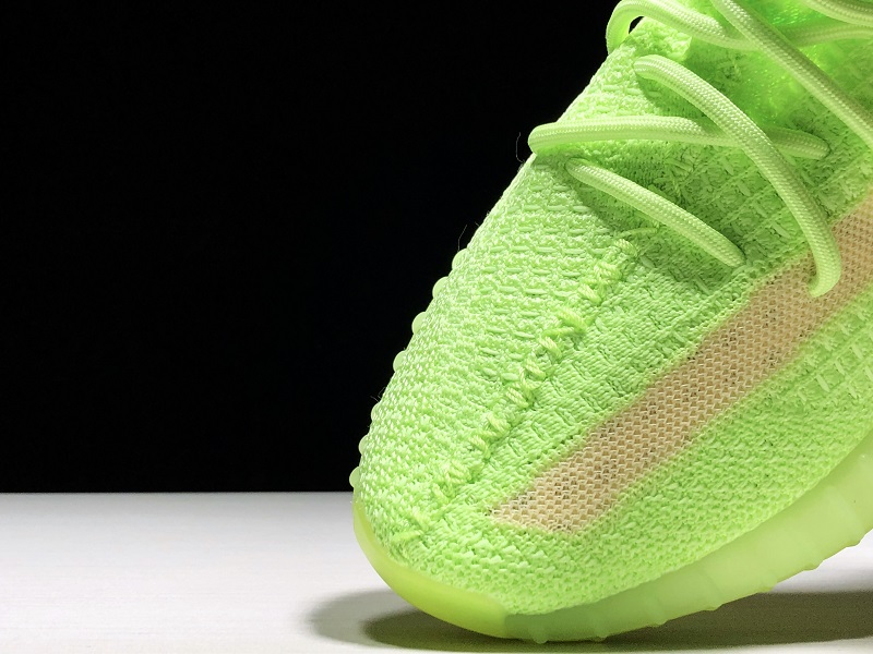 ad*s Y**zy boost 350 v2 glow