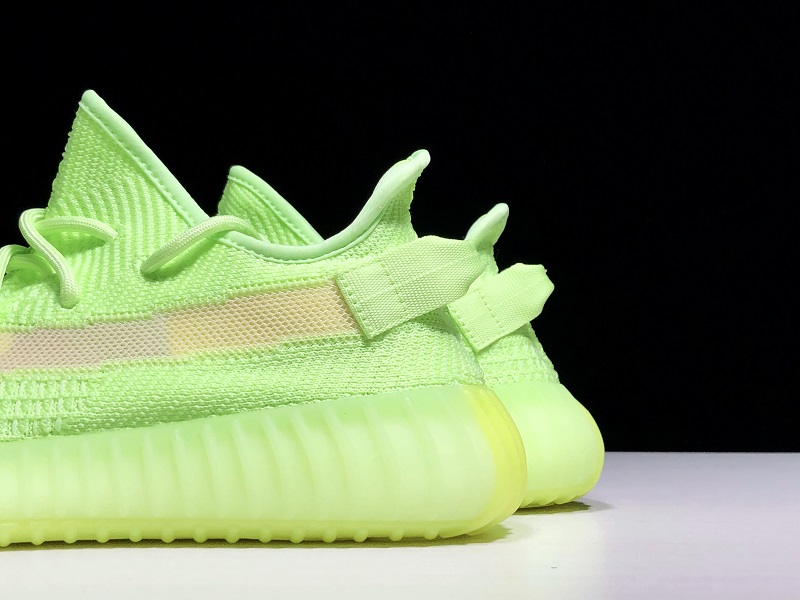 ad*s Y**zy boost 350 v2 glow