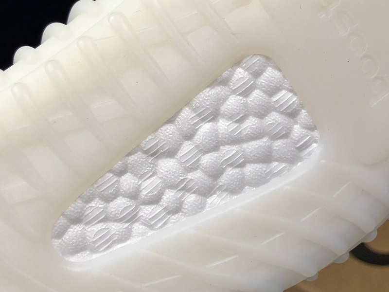 ad*s Y**zy boost 350 v2 static reflective