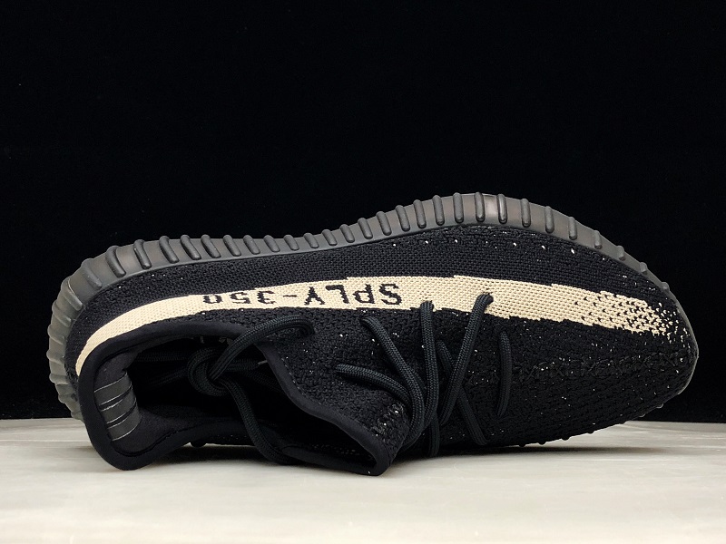 ad*s Y**zy boost 350 v2 core black white
