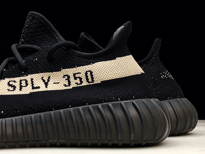 ad*s Y**zy boost 350 v2 core black white