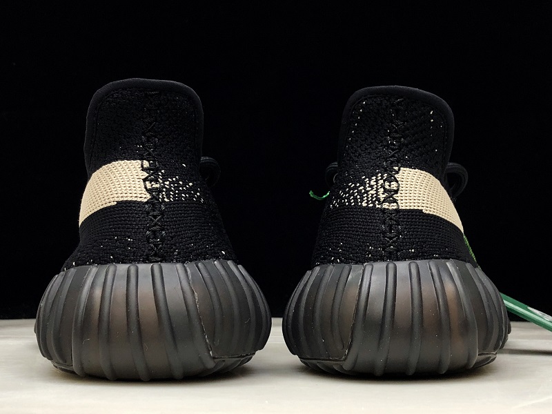 ad*s Y**zy boost 350 v2 core black white