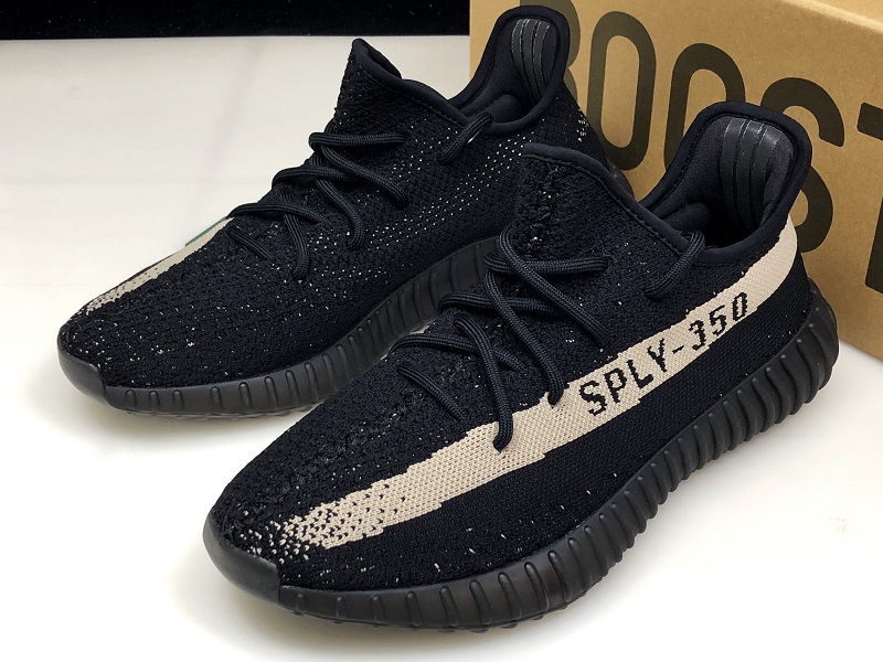 ad*s Y**zy boost 350 v2 core black white
