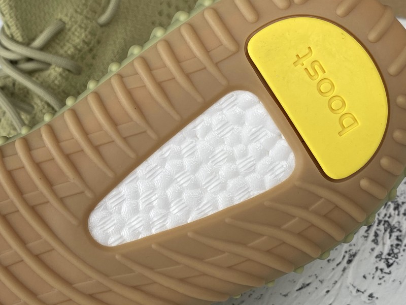 ad*s Y**zy boost 350 v2 sulfur