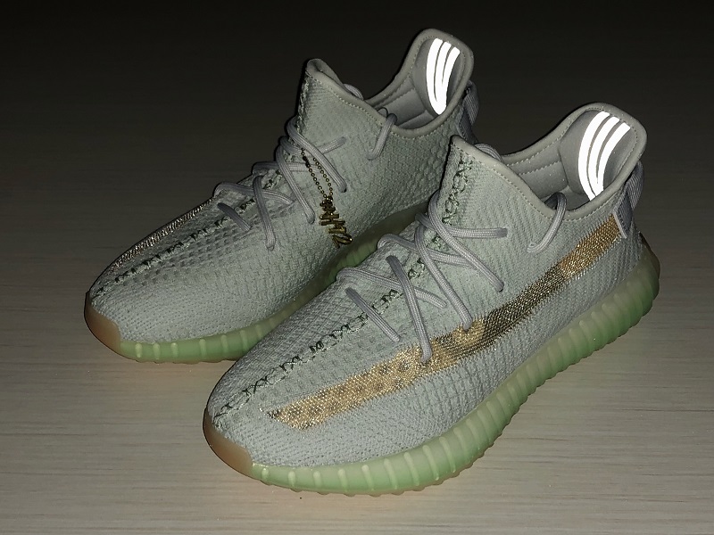 ad*s Y**zy boost 350 v2 hyperspace
