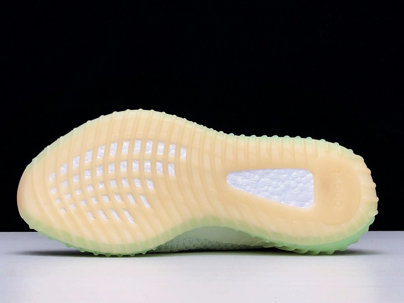 ad*s Y**zy boost 350 v2 hyperspace