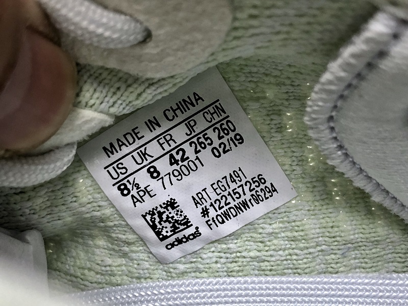 ad*s Y**zy boost 350 v2 hyperspace