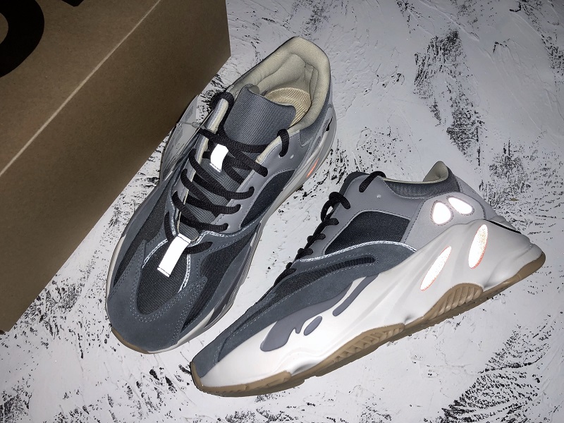 ad*s Y**zy boost 700 magnet