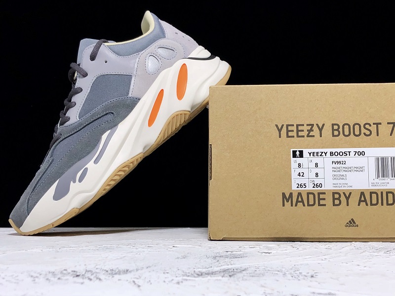 ad*s Y**zy boost 700 magnet
