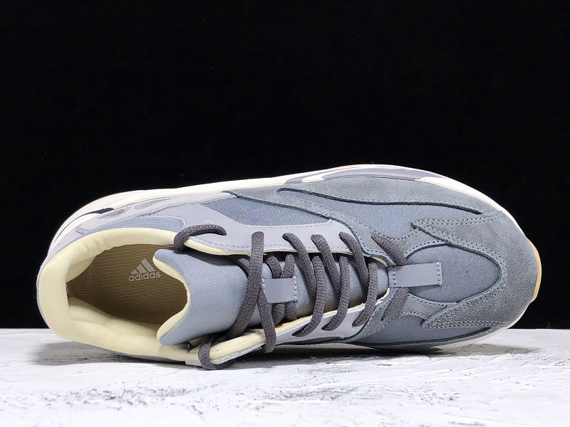 ad*s Y**zy boost 700 magnet