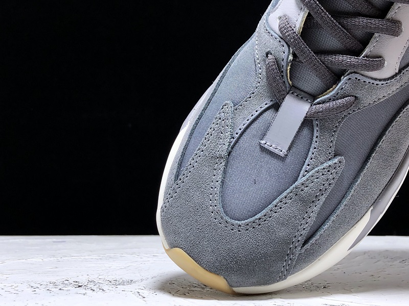 ad*s Y**zy boost 700 magnet