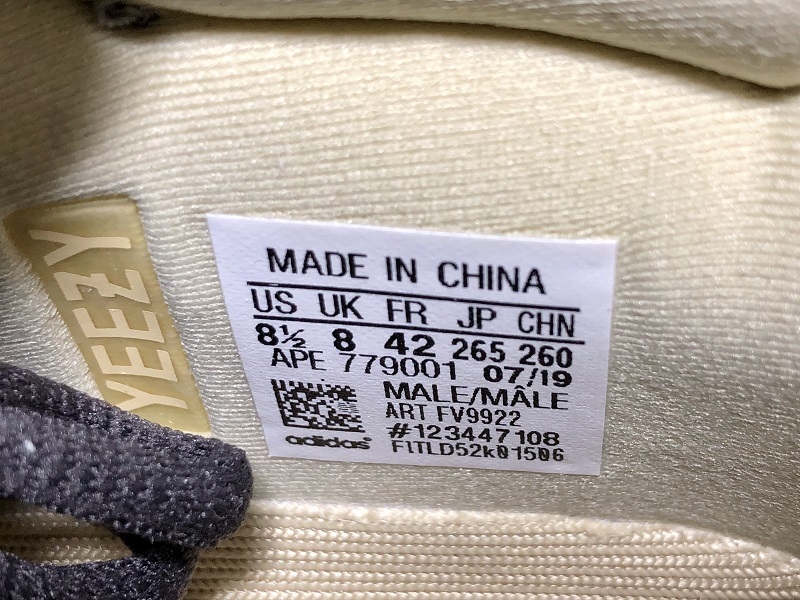 ad*s Y**zy boost 700 magnet