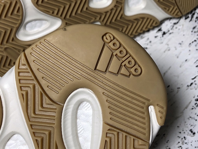 ad*s Y**zy boost 700 magnet