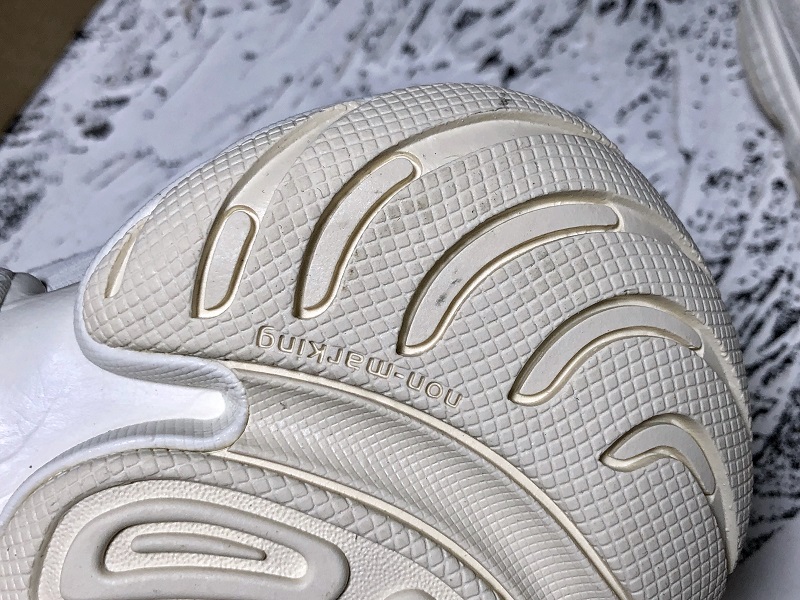 ad*s Y**zy 500 bone white