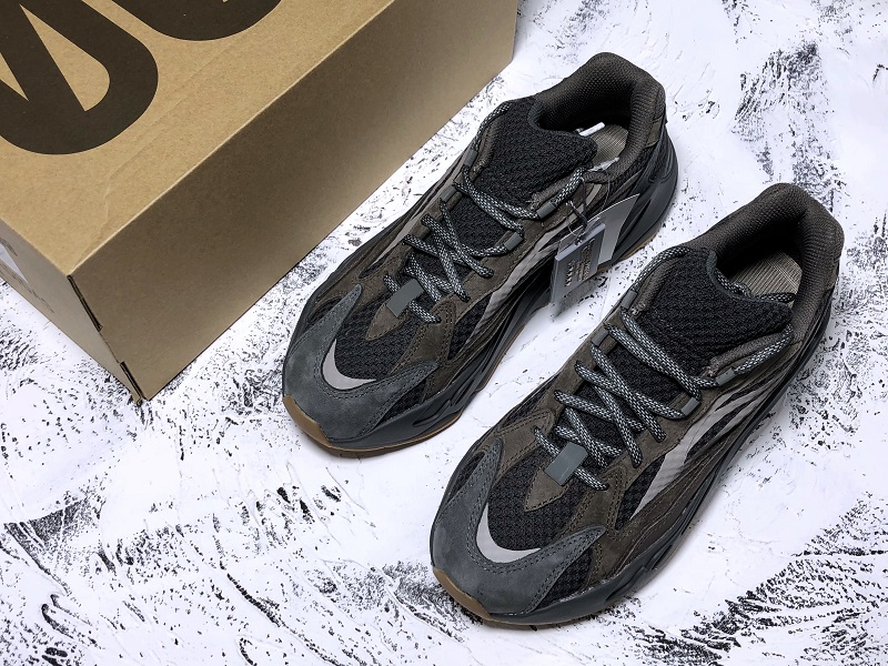 ad*s Y**zy boost 700 v2 geode