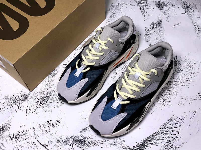 ad*s Y**zy boost 700 wave runner solid grey