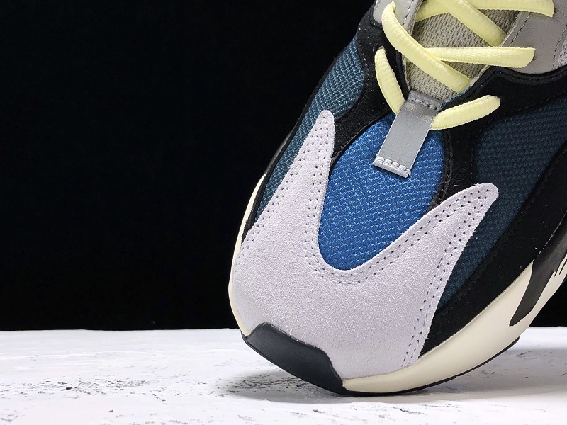 ad*s Y**zy boost 700 wave runner solid grey