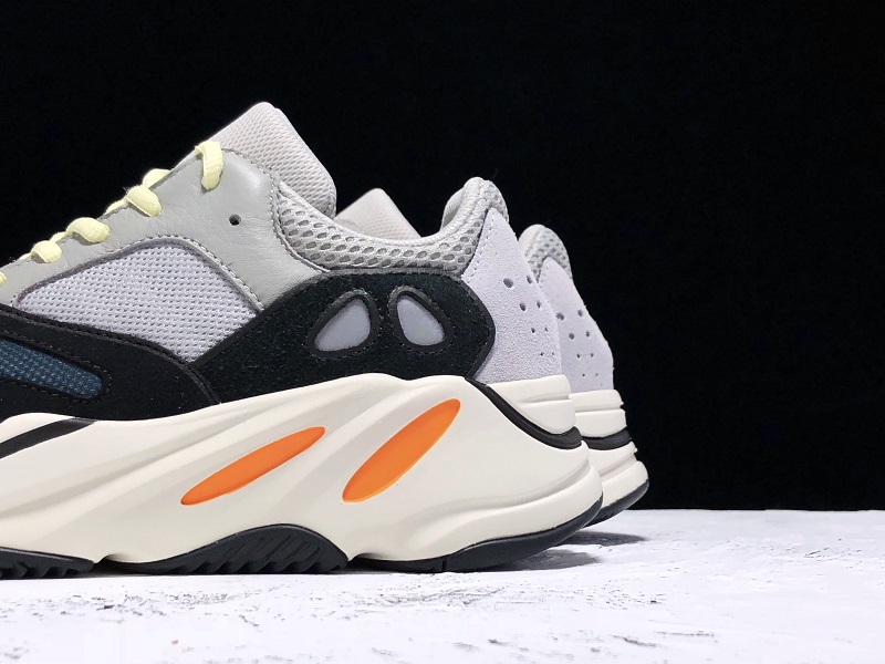 ad*s Y**zy boost 700 wave runner solid grey