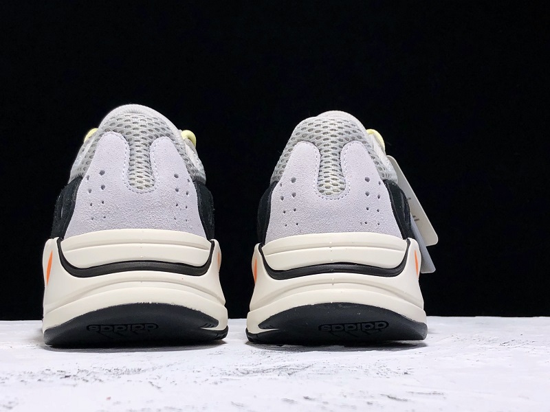 ad*s Y**zy boost 700 wave runner solid grey