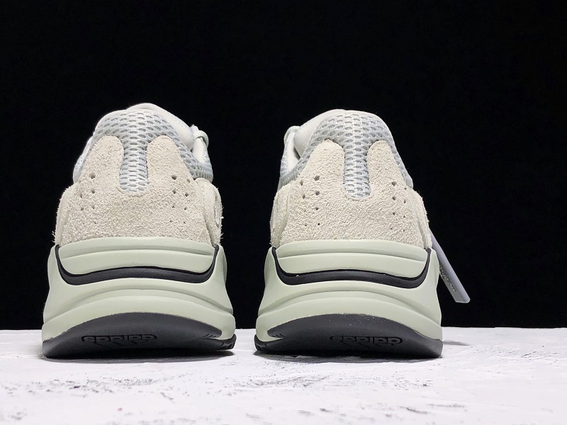 ad*s Y**zy boost 700 salt