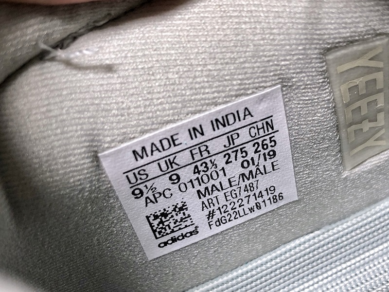 ad*s Y**zy boost 700 salt