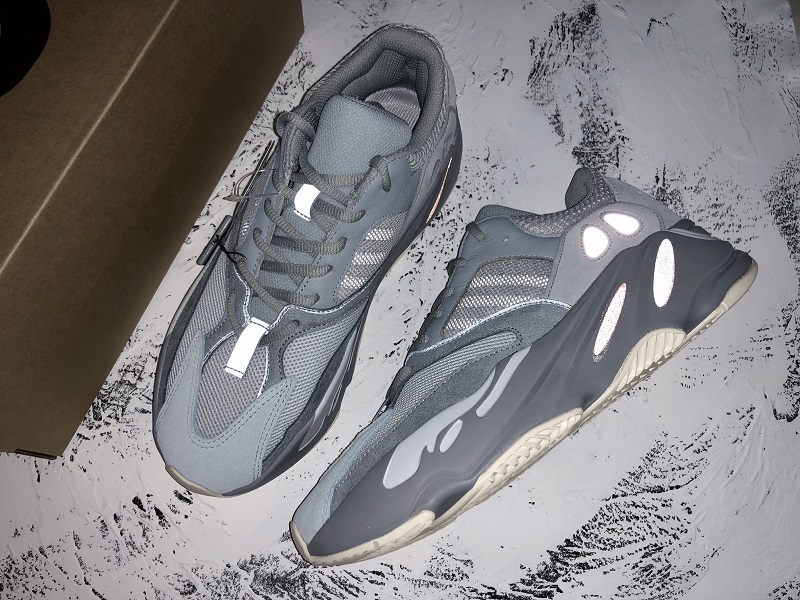 ad*s Y**zy boost 700 inertia