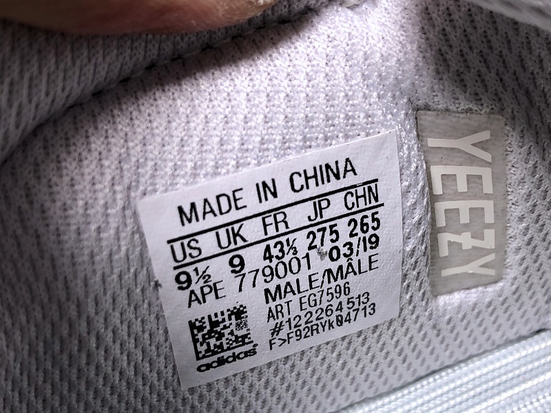 ad*s Y**zy boost 700 analog