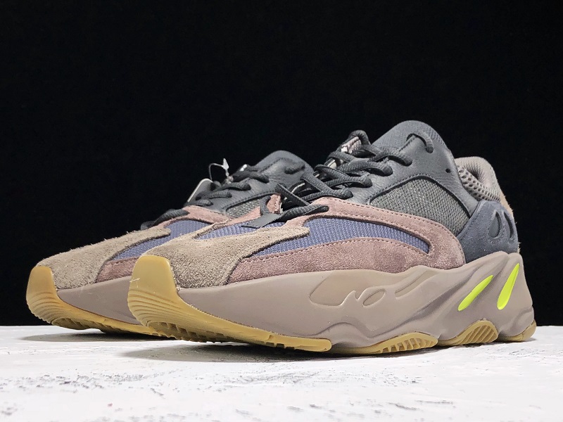 ad*s Y**zy boost 700 mauve