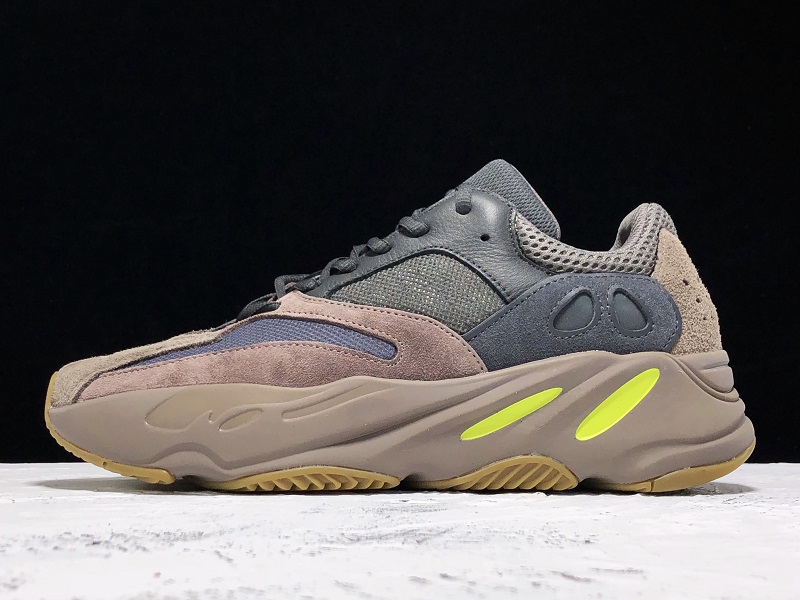 ad*s Y**zy boost 700 mauve