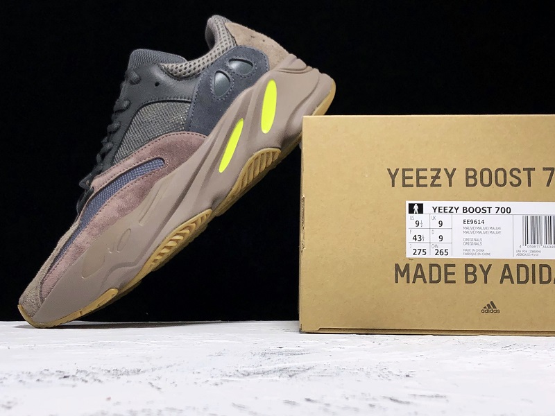 ad*s Y**zy boost 700 mauve